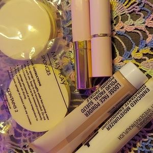 Mary Kay Assorted Loose Face Powder, Sponges Lot